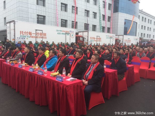 交车50余台  欧马可超级卡车交车仪式