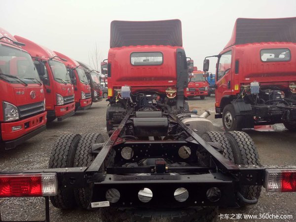 南阳解放轻卡新车到店