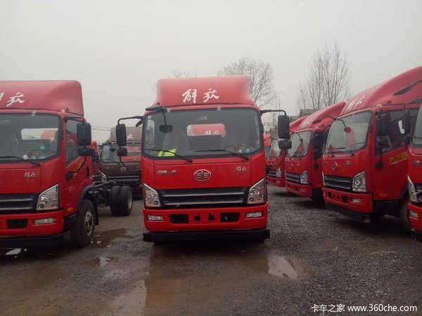 南阳解放轻卡新车到店