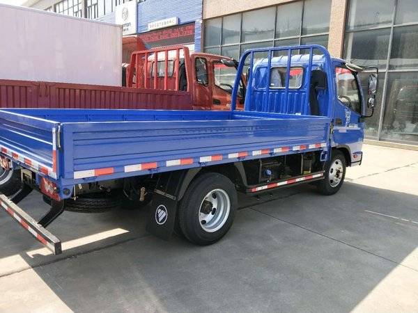 65米栏板载货车装配平板驾驶室,动力方面,搭载发动机:全柴4a2-88c50