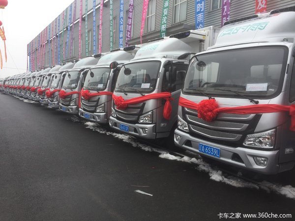 交车50余量  欧马可超级卡车交车仪式