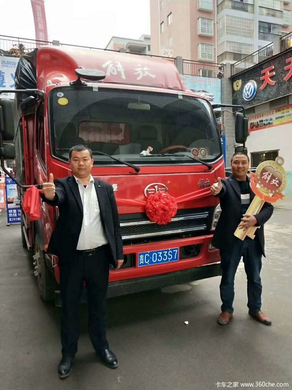 恭喜鸭溪李老板喜接解放大王驾到版轻卡