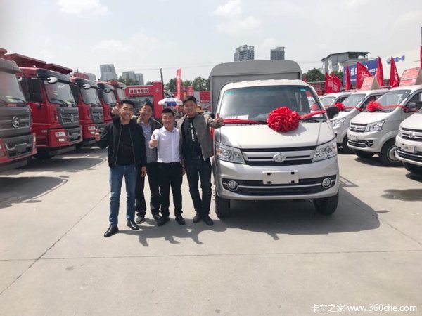 绵阳茜南汽车城跨越王载货车交车仪式