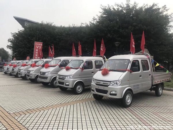 绵阳茜南汽车城跨越王载货车交车仪式