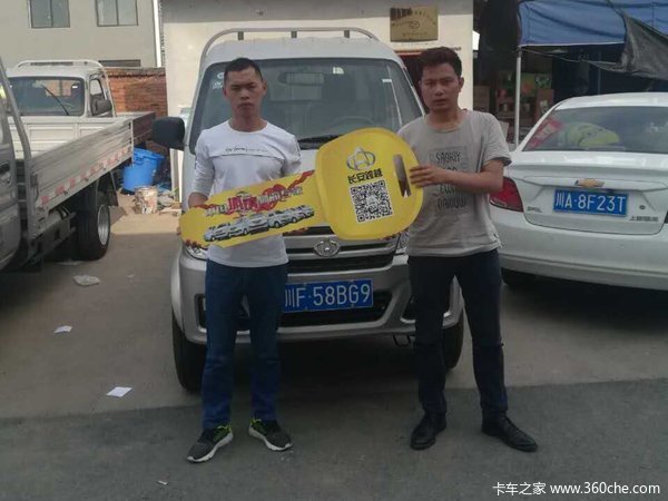 德阳锦华汽车城新豹载货车成功交付客户