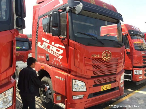 解放JH6 420马力6X4牵引交车