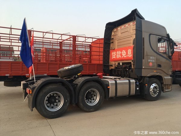 新车到店 连云港天龙旗舰牵引车40.8万