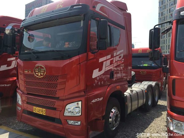 解放JH6 420马力6X4牵引交车