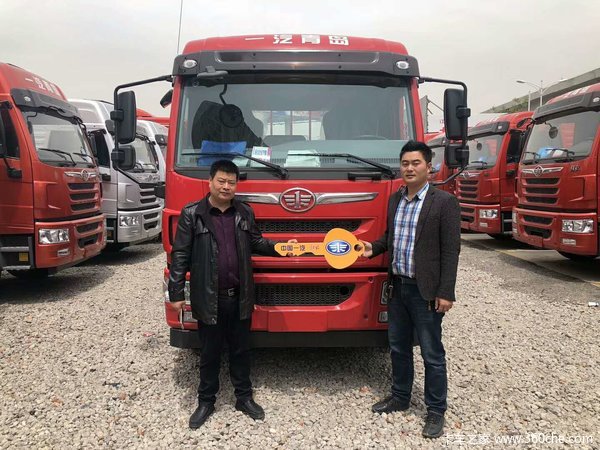 解放龙V 6.8米栏板载货车今日交车