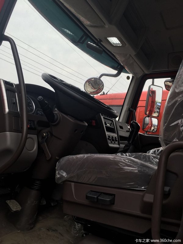 新乘龙m3有礼促销欢迎品鉴