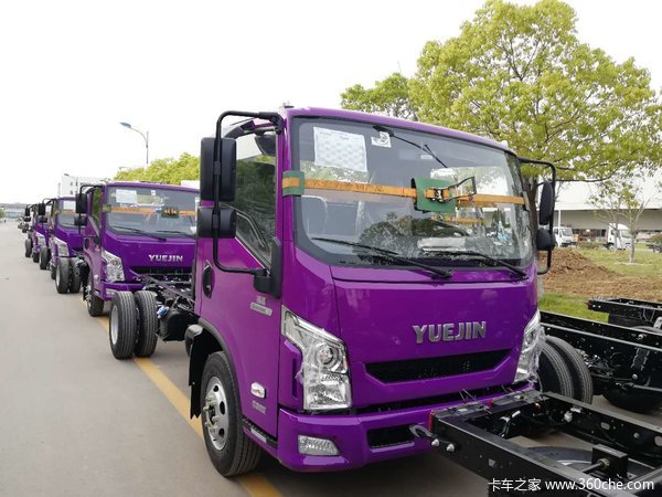 有点粉的上汽超越汽车萌萌哒