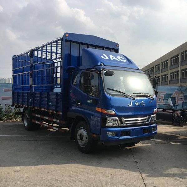 新骏铃v7 5.2米卧仓栅车到库啦!