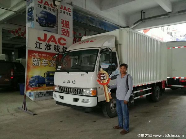恭喜李师傅今日喜接爱车