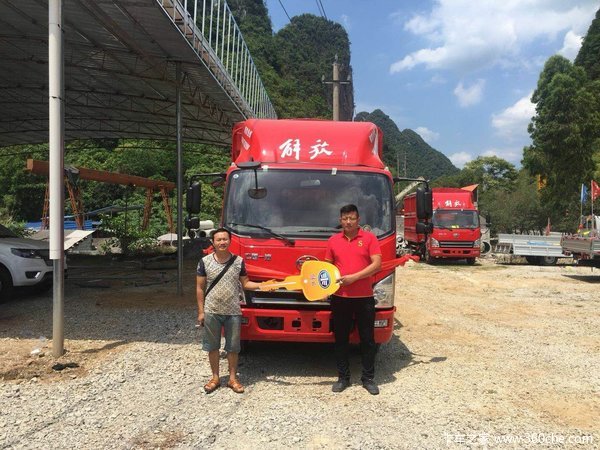 交车大吉 河池解放虎VH轻卡车成功交付