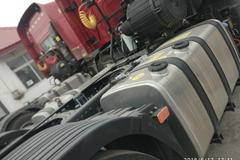 大运400马力双油箱到店