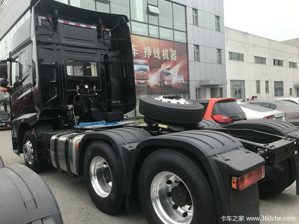 解放J7新车到店欢迎新老顾客品鉴