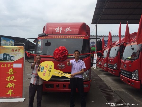 达州市源金汽贸城 虎V仓栅车交付客户