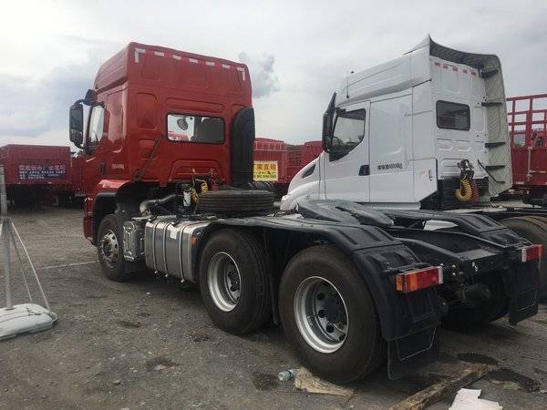 直降0.7万元 乌市乘龙H5牵引车促销中