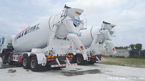 直降10000元 南京重汽混凝土搅拌车促销