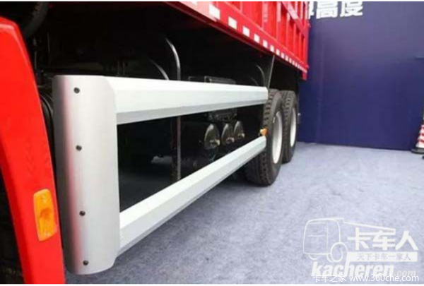 卡车之家 卡车经销商 重庆渝正汽车销售 促销新闻 侧面护栏不是玩笑!