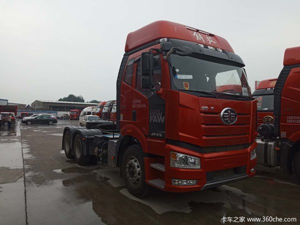 自重7.8吨 济宁解放J6P 牵引车新车到店