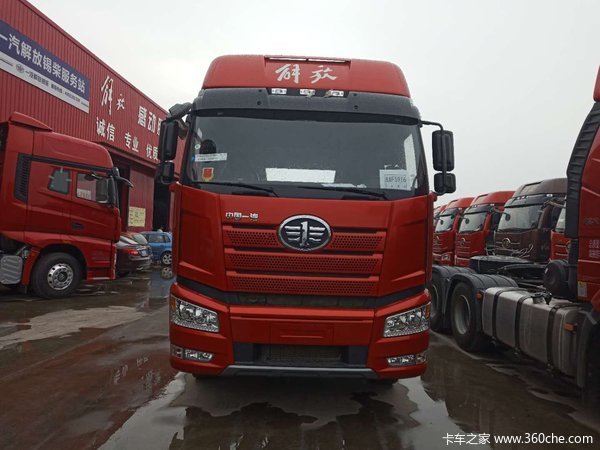 自重7.8吨 济宁解放J6P 牵引车新车到店