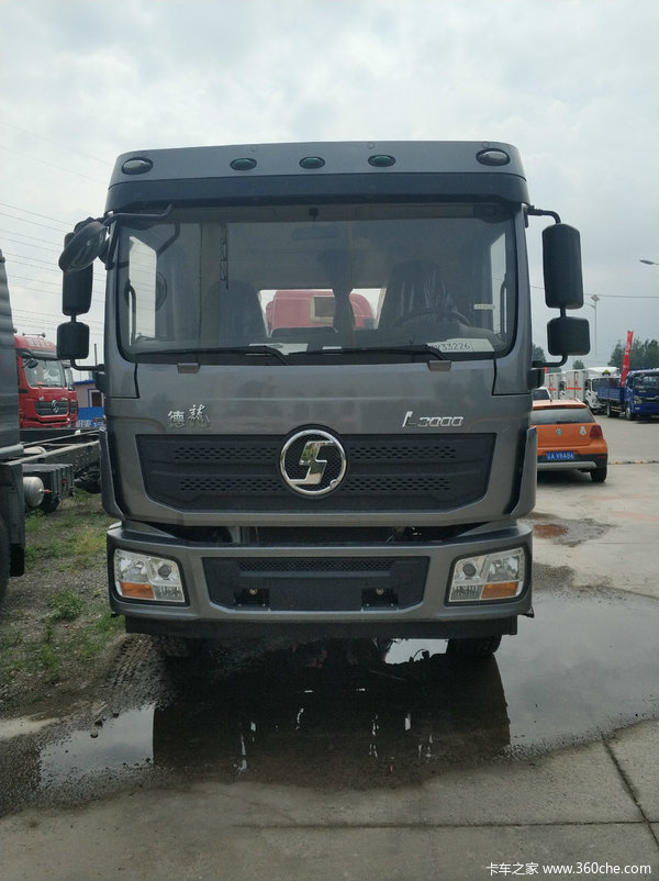 陕汽l3000 6.8米载货底盘盛夏