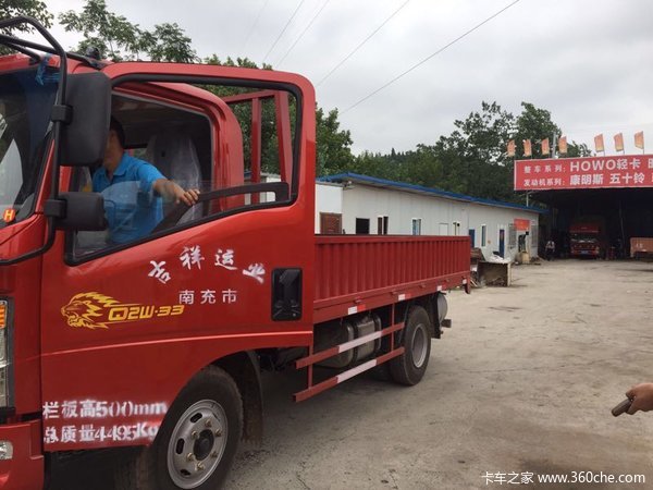 南充市润生车业悍将载货车成功交付客户