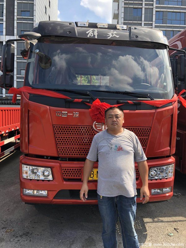 恭喜吴老板喜提J6L载货车