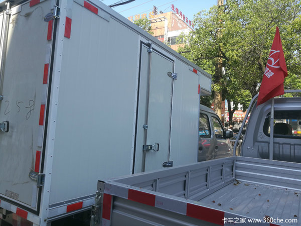 荆州长安新豹双排2.71凸头箱车到店