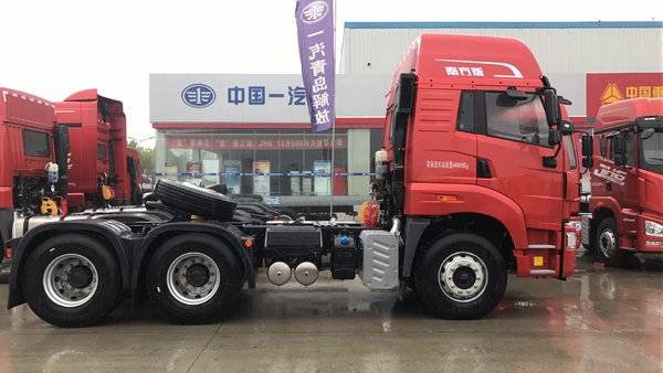 盐城解放天v牵引车仅售30万 青岛解放 天v重卡 430马力 6x4牵引车