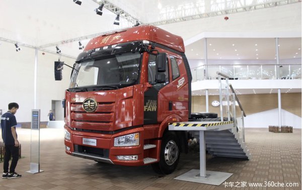 �ڽ��㻦����̨ǣ��ͷ&nbsp;���Ŀ�˭������?