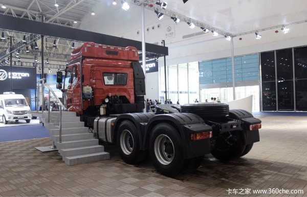 �ڽ��㻦����̨ǣ��ͷ&nbsp;���Ŀ�˭������?