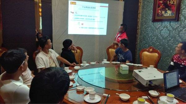 昆明锐国汇 重汽HOWO轻卡用户座谈会