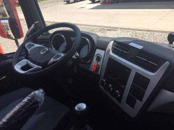 东风商用车 天锦kr 180马力4x2载货车底盘装配平顶排半驾驶室,动力