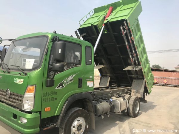 “重汽王牌渣土车”铸就“蓝天白云梦”