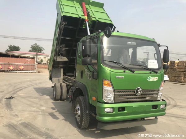 “重汽王牌渣土车”铸就“蓝天白云梦”