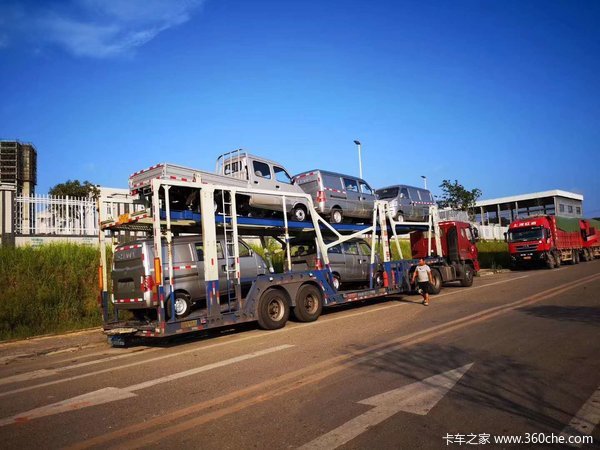 遂宁凯荣长安跨越新车到店迷你新豹V3