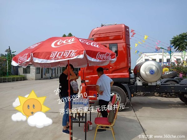 东风天龙燃气牵引车到店拉