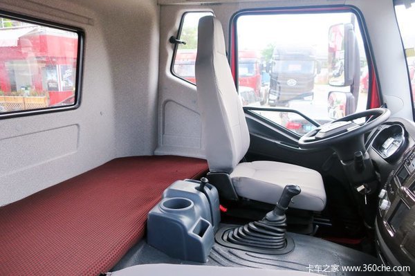 解放j6l240马力港口牵引车