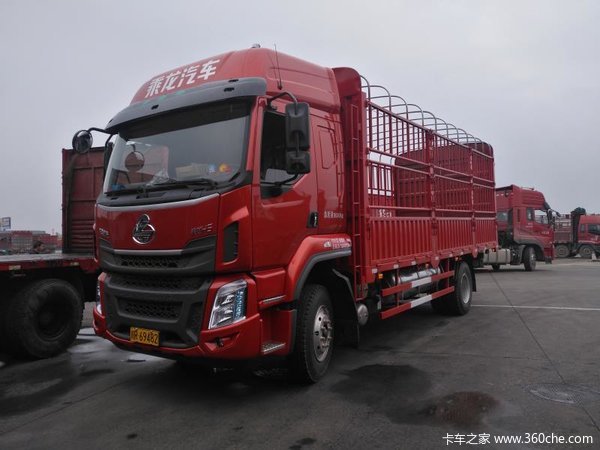 南充传化汽贸城乘龙M3载货车成功交付