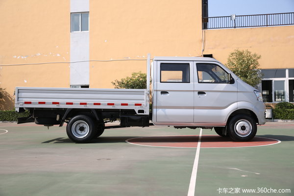 实用至上 "尖头小轻卡"跨越王