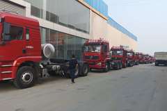 德龙新M3000 天然气牵引车到店