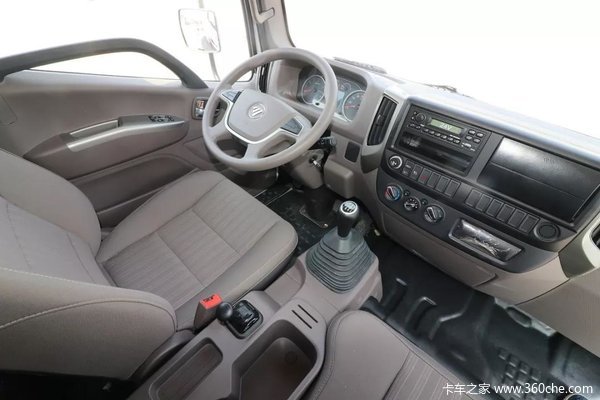 【欧马可"冷链之星"系列产品宽敞的驾驶室空间】