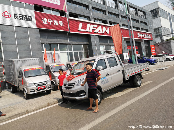 遂宁凯荣新品X3 2.71交车仪式