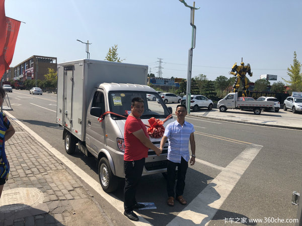 长安跨越新豹MINI厢式微卡交仪式