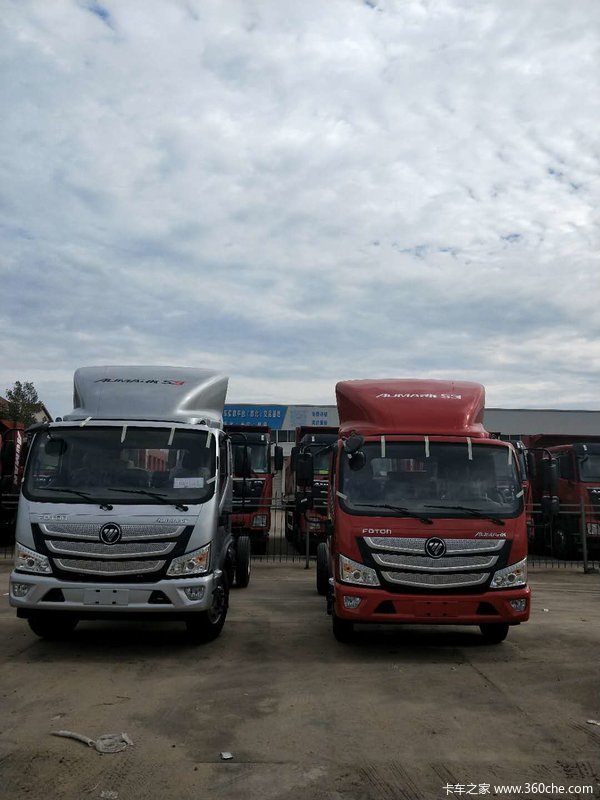 福田欧马可S3新车到店