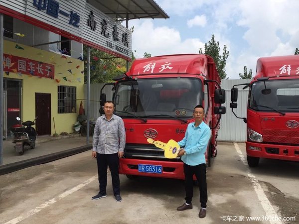 南充传化汽贸城J6F载货车成功交付客户