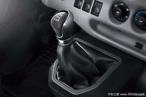 广西江铃特顺购车送2000精品