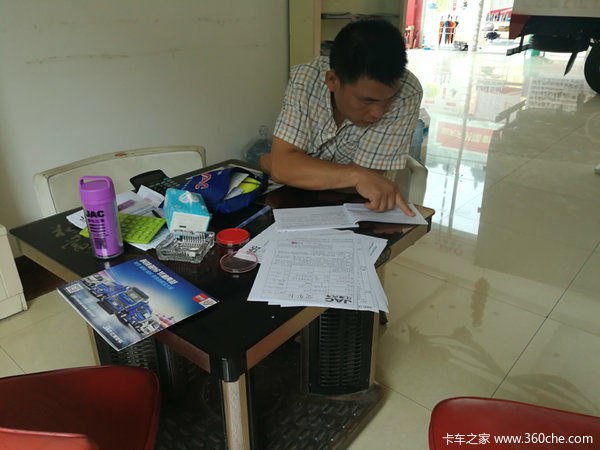 都匀江淮恭贺杨丽珊女士喜提江淮发大财